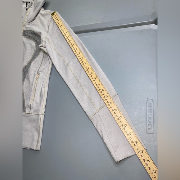 Lululemon In Stride Jacket - Picture 13 of 13